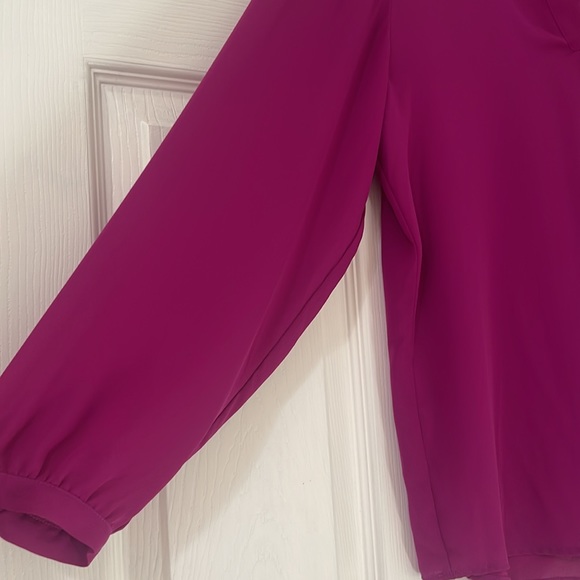 Adrianna Papell size large Fuscia long sleeve v-neck blouse - Picture 2 of 6
